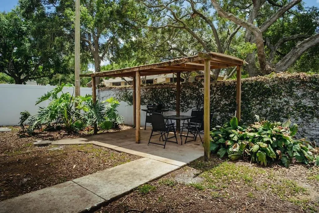 2 Combined Houses, Walk To Stadium Tampa